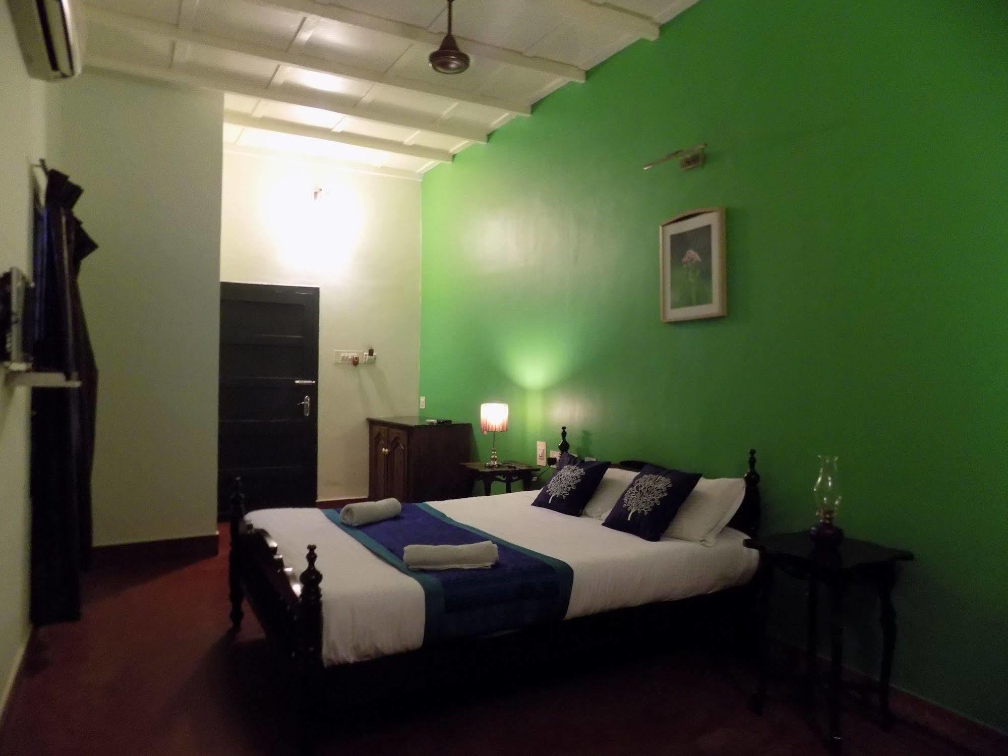 Elphinstone Residency Kochi Exterior foto