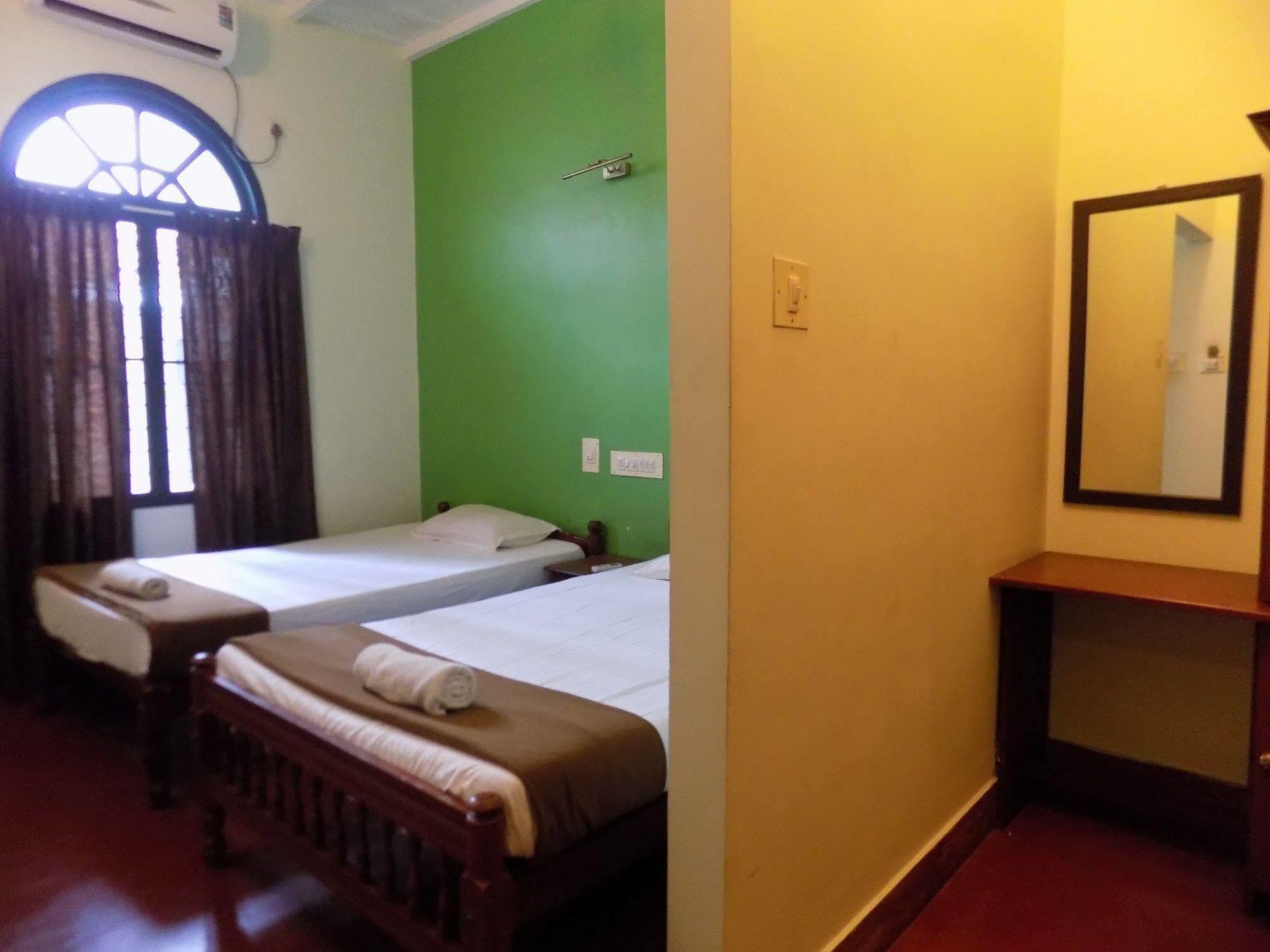 Elphinstone Residency Kochi Exterior foto