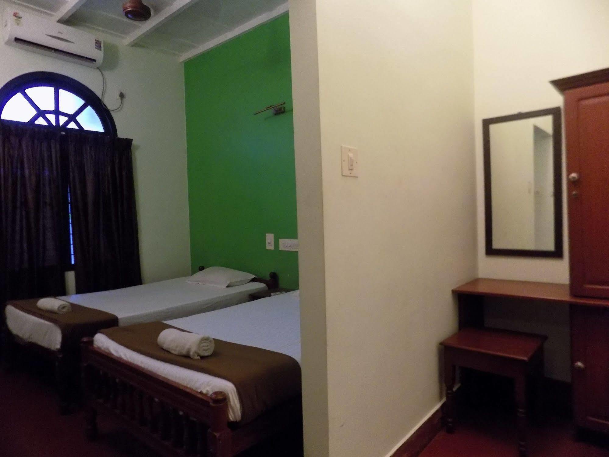 Elphinstone Residency Kochi Exterior foto