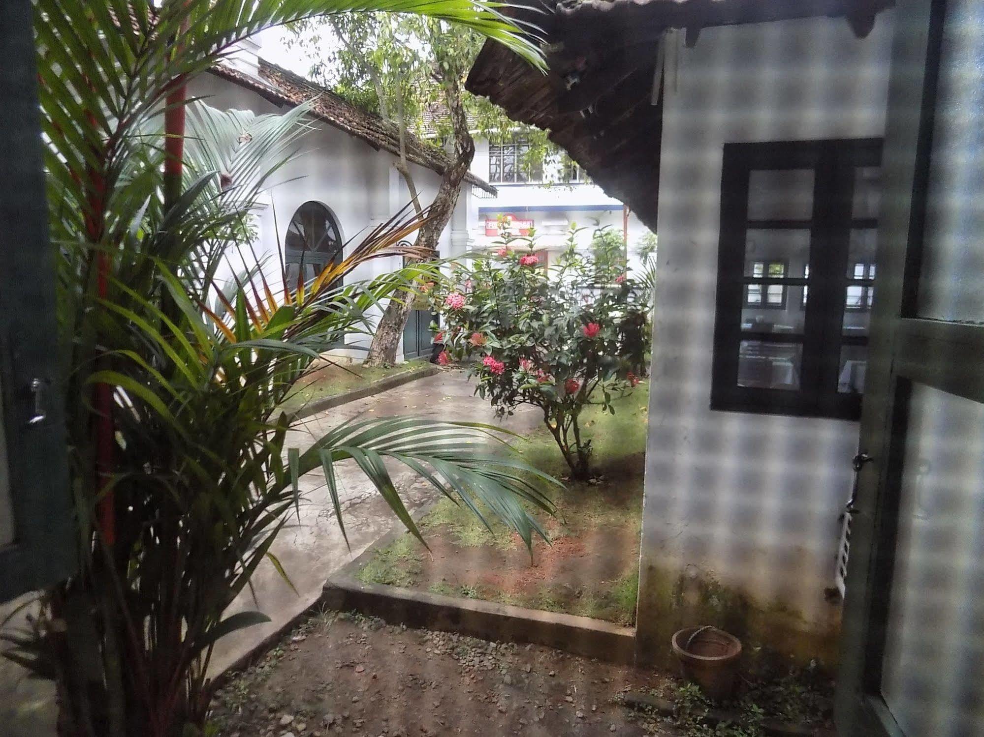 Elphinstone Residency Kochi Exterior foto